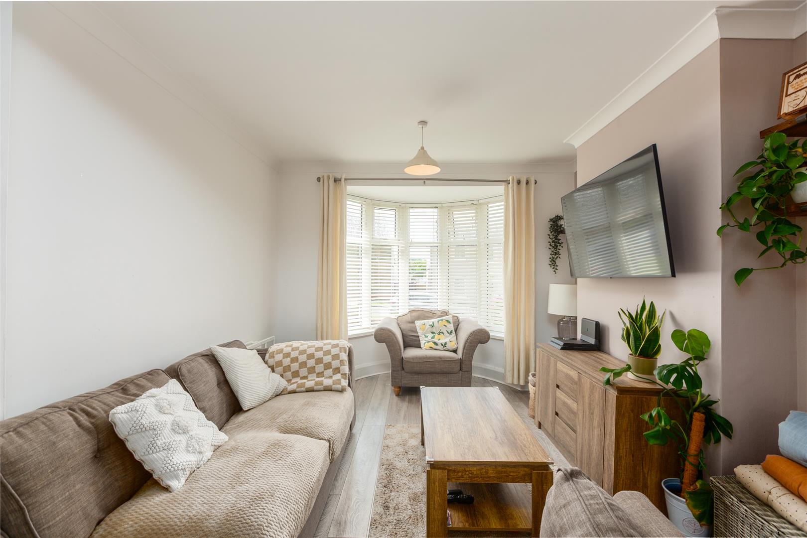 Carmarthen Road, Fforestfach, Swansea, SA5 4BN